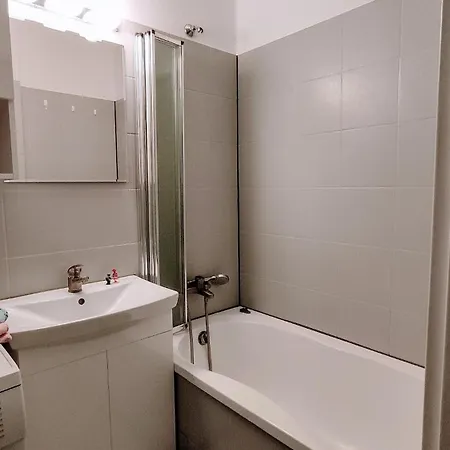 Апартаменты Lovely In A Quiet Area Познань